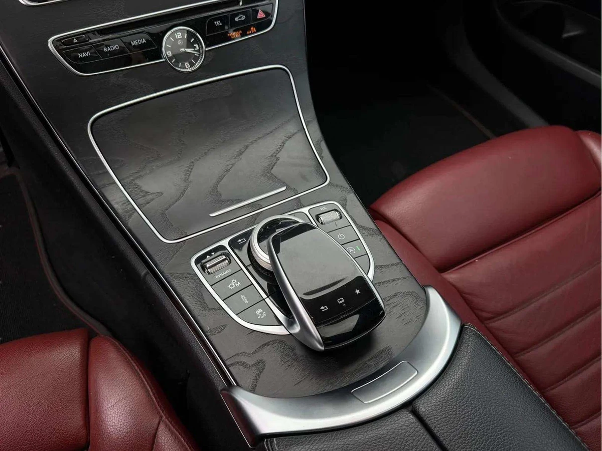 Mercedes-Benz C 450 AMG 4MATIC* PANOROOF* BURMSETER* REAR-CAMERA* , снимка 11 - Автомобили и джипове - 54556403
