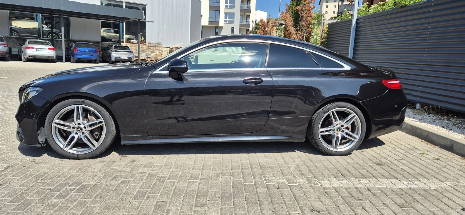 Mercedes-Benz E 220 AMG Line Auto, снимка 4 - Автомобили и джипове - 55199206