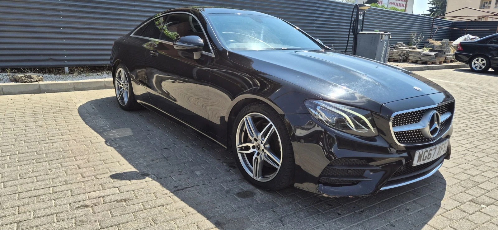 Mercedes-Benz E 220 AMG Line Auto, снимка 2 - Автомобили и джипове - 55199206