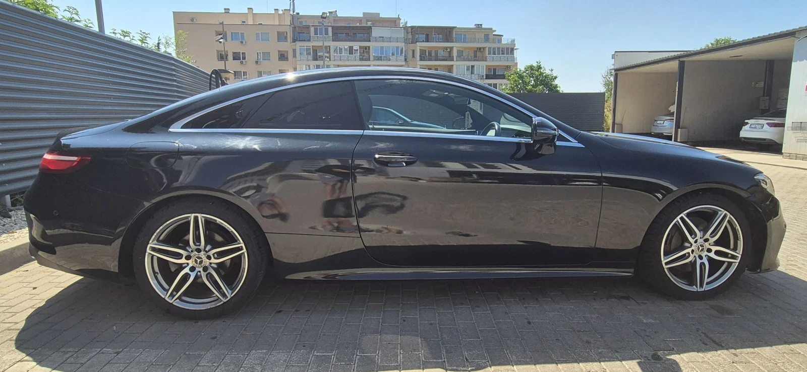 Mercedes-Benz E 220 AMG Line Auto, снимка 6 - Автомобили и джипове - 55199206
