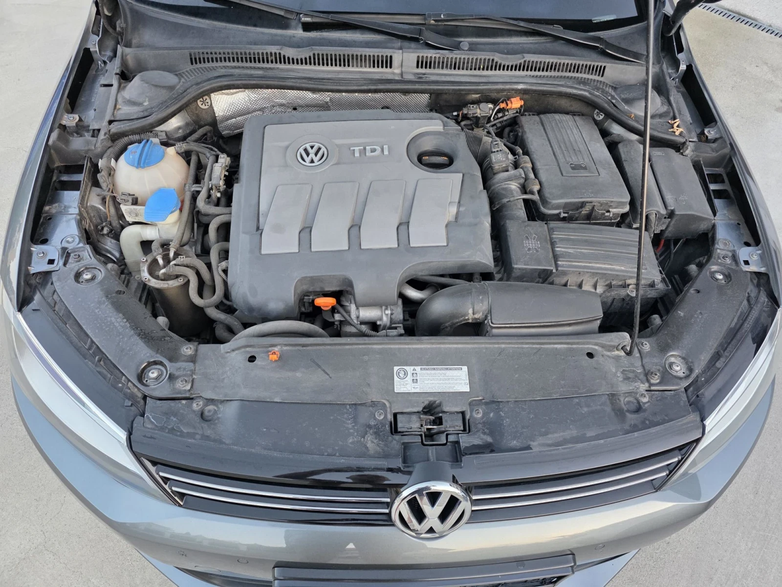 VW Jetta, снимка 16 - Автомобили и джипове - 56536062
