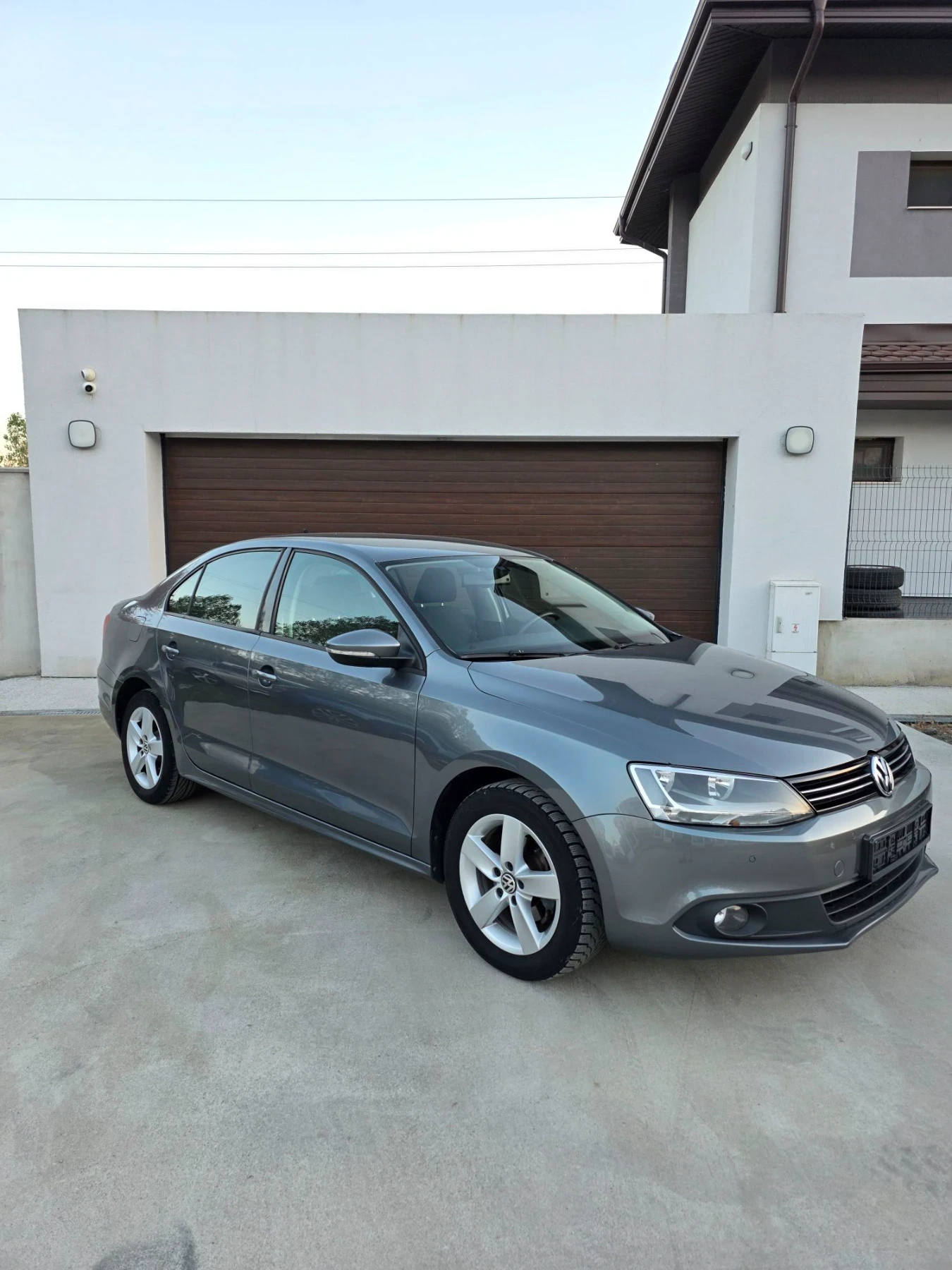 VW Jetta, снимка 2 - Автомобили и джипове - 56536062