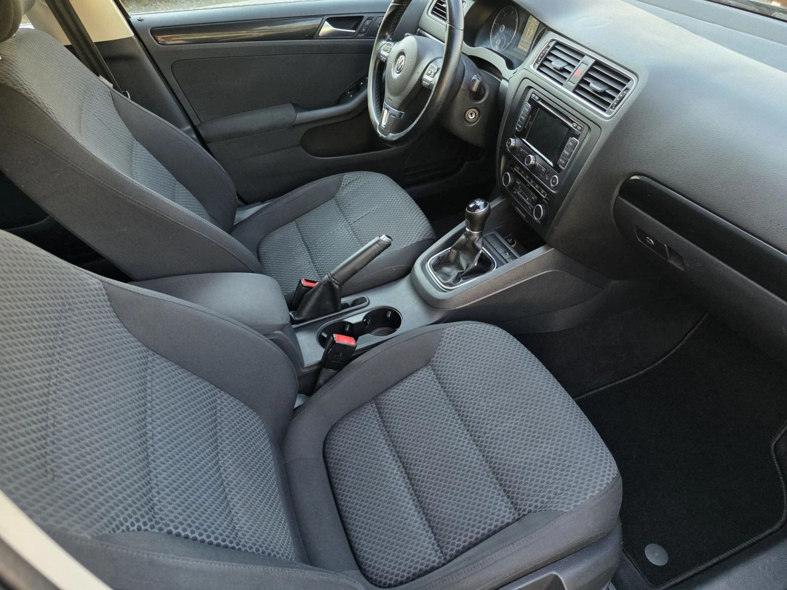 VW Jetta, снимка 13 - Автомобили и джипове - 56536062
