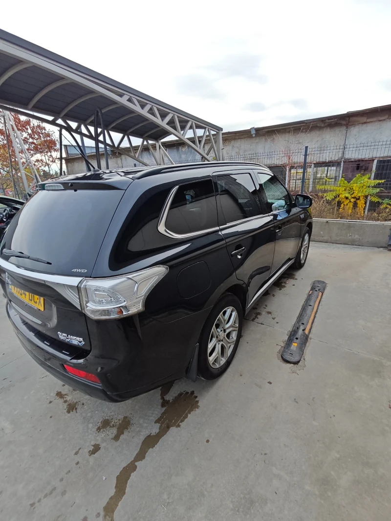 Mitsubishi Outlander Хибриден , снимка 5 - Автомобили и джипове - 52400918