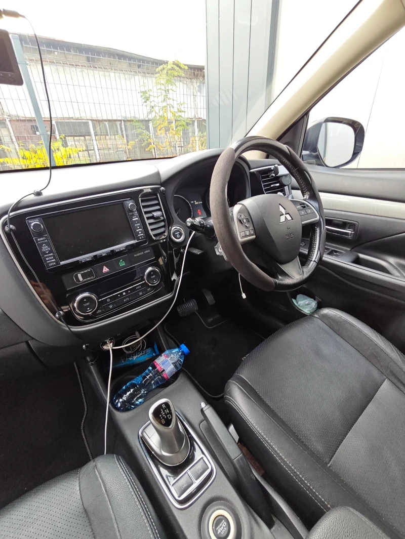 Mitsubishi Outlander Хибриден , снимка 10 - Автомобили и джипове - 52400918