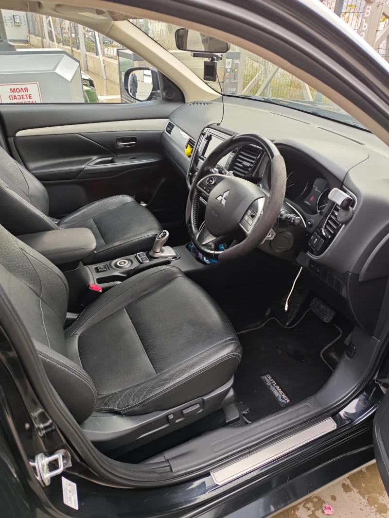 Mitsubishi Outlander Хибриден , снимка 8 - Автомобили и джипове - 52400918