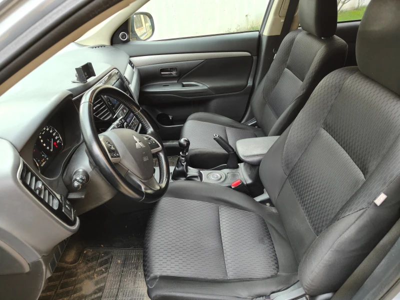Mitsubishi Outlander, снимка 3 - Автомобили и джипове - 52790677
