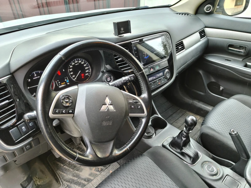 Mitsubishi Outlander, снимка 6 - Автомобили и джипове - 52790677