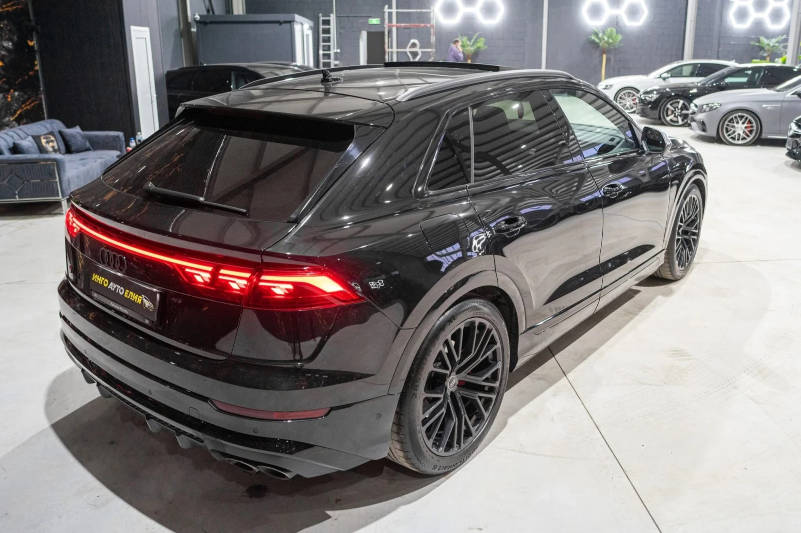Audi SQ8 4.0TFSI BLACK LINE ПАНО ЧЕРВЕН КОНЕЦ ЛИЗИНГ 100% - изображение 10