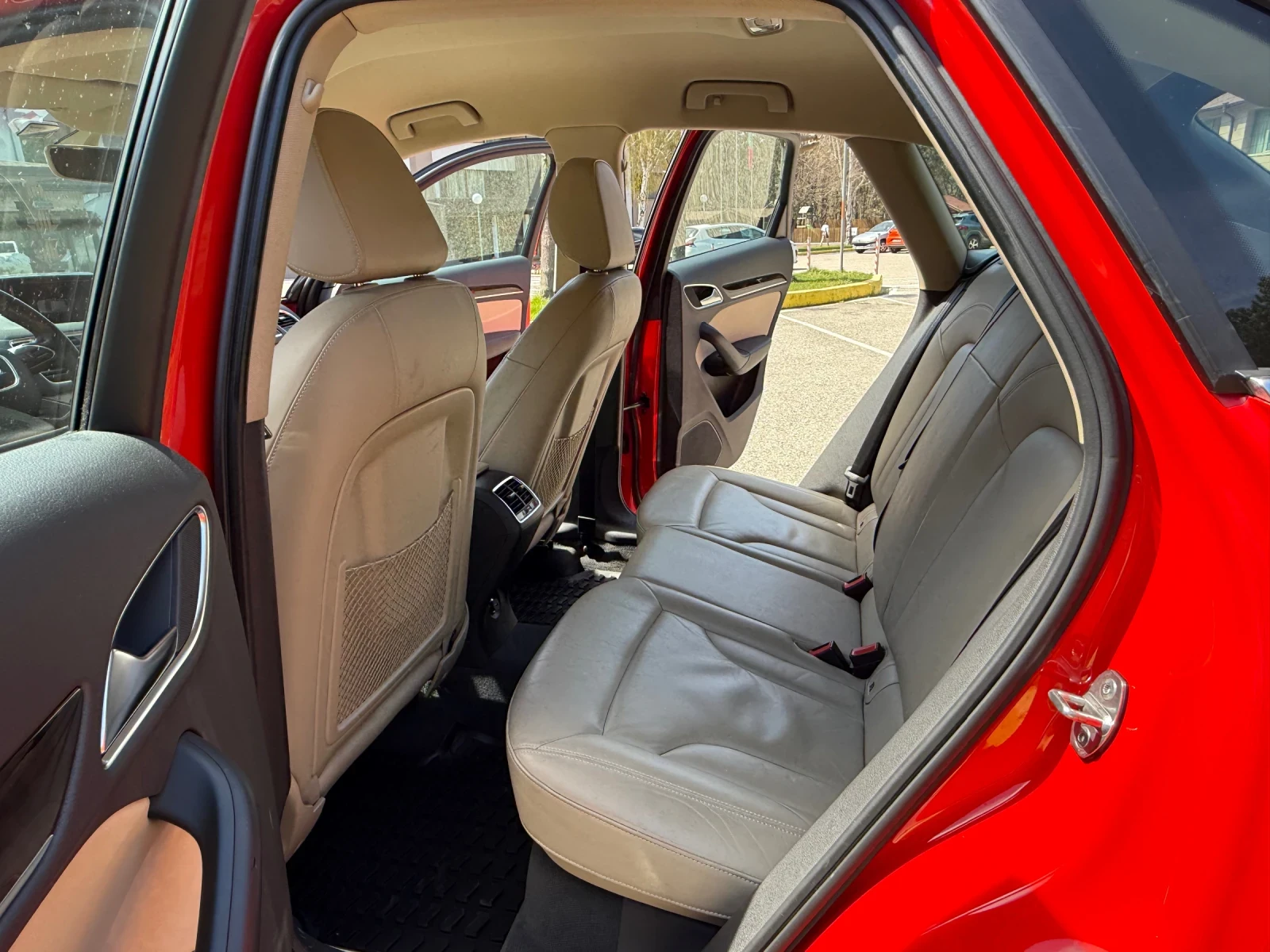 Audi Q3 S-tronic, снимка 8 - Автомобили и джипове - 53423578