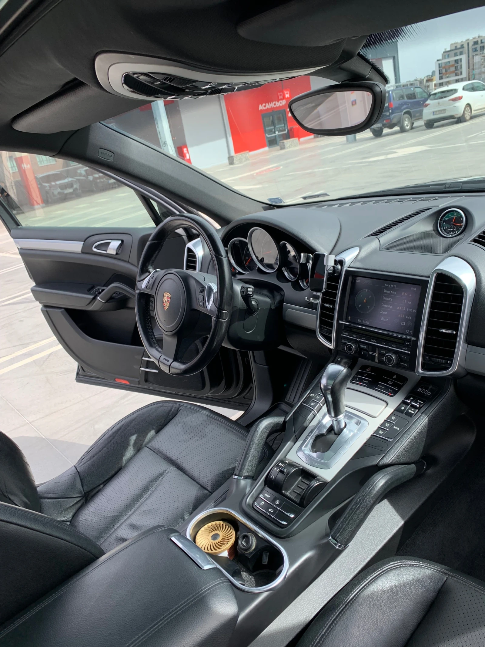 Porsche Cayenne 3.0 Diesel, снимка 11 - Автомобили и джипове - 54677461