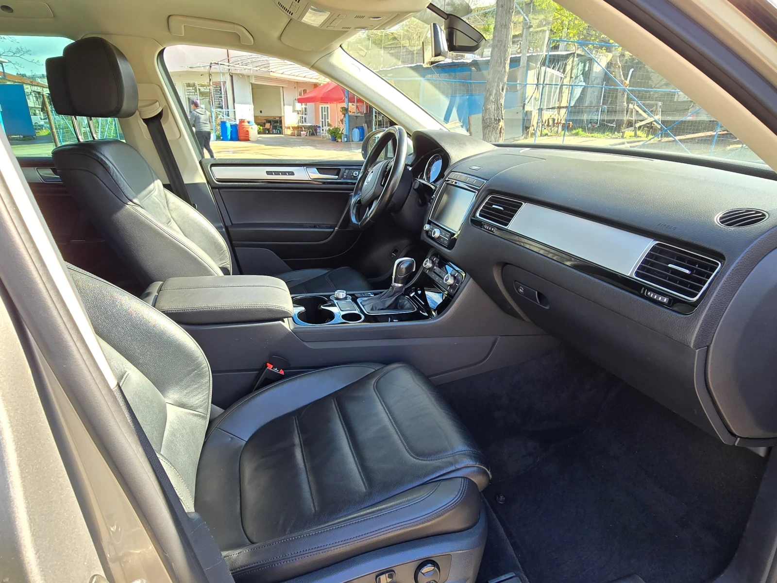 VW Touareg, снимка 15 - Автомобили и джипове - 54116294