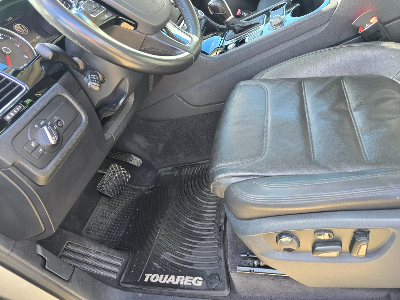 VW Touareg, снимка 16 - Автомобили и джипове - 54116294