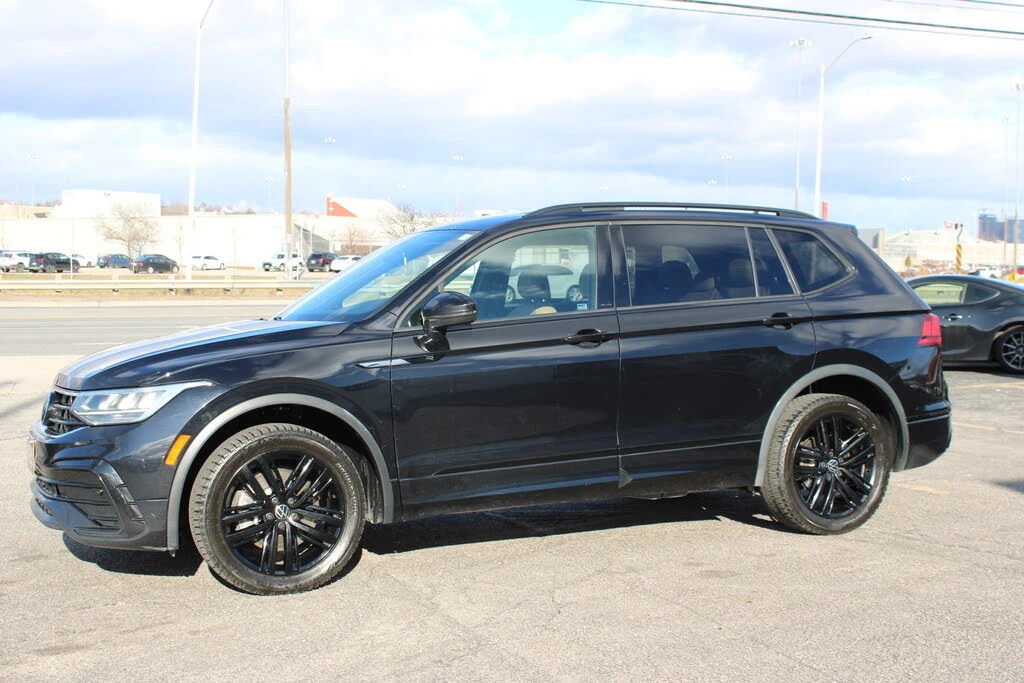 VW Tiguan R-Line Black* 4MOTION* ПОДГРЕВ* КАМЕРА* PANORAMA* , снимка 2 - Автомобили и джипове - 55046717