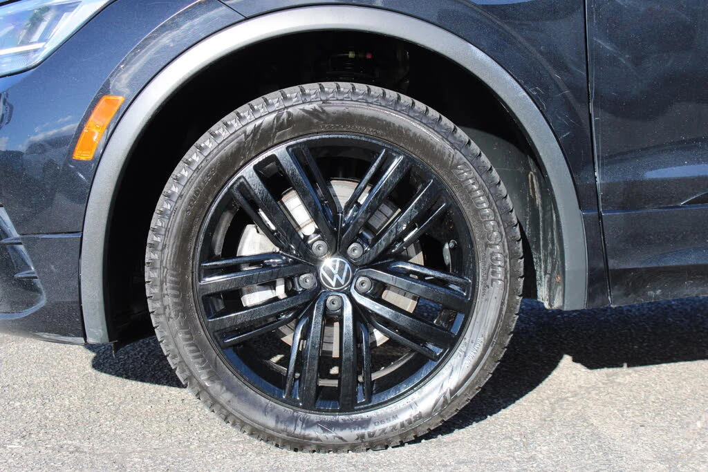 VW Tiguan R-Line Black* 4MOTION* ПОДГРЕВ* КАМЕРА* PANORAMA* , снимка 9 - Автомобили и джипове - 55046717