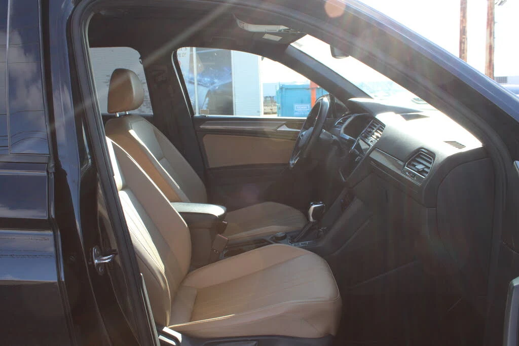 VW Tiguan R-Line Black* 4MOTION* ПОДГРЕВ* КАМЕРА* PANORAMA* , снимка 11 - Автомобили и джипове - 55046717