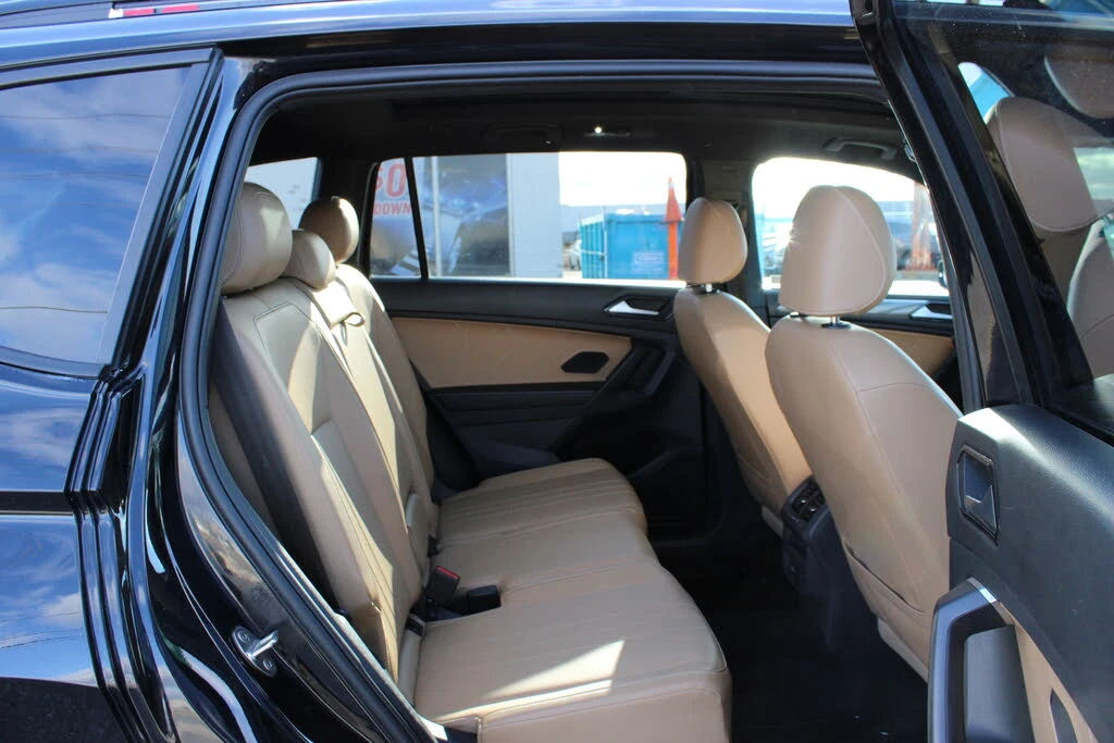 VW Tiguan R-Line Black* 4MOTION* ПОДГРЕВ* КАМЕРА* PANORAMA* , снимка 16 - Автомобили и джипове - 55046717