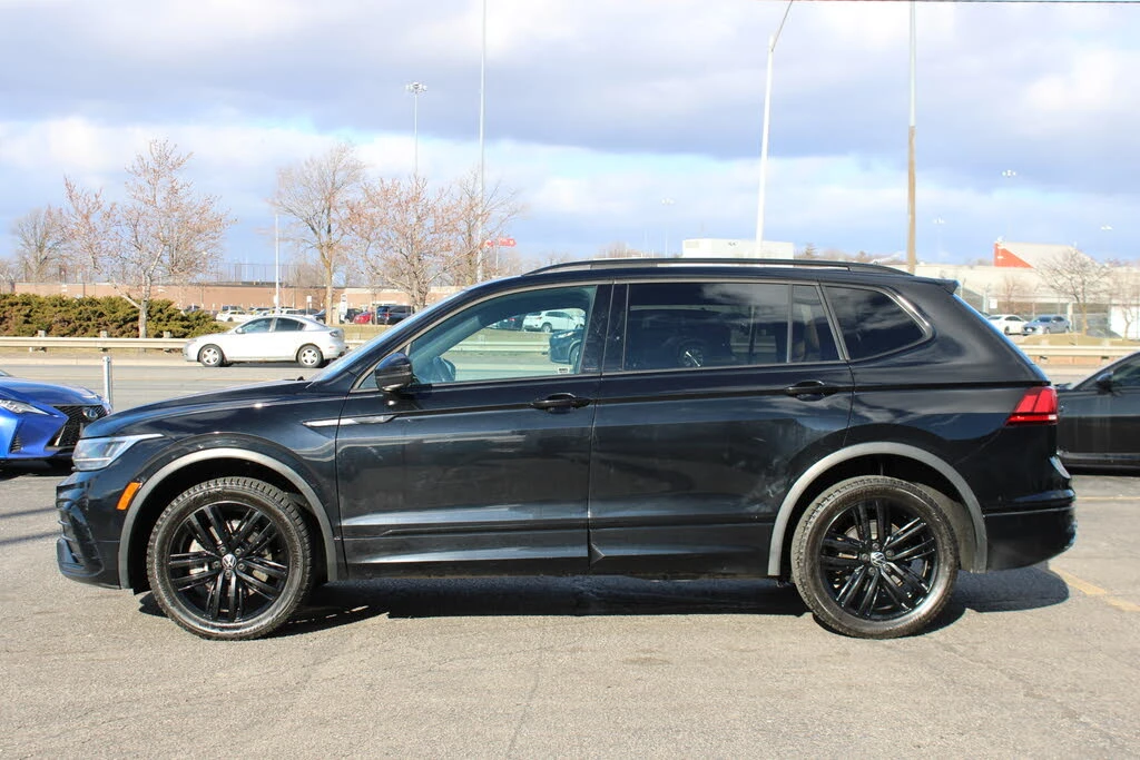 VW Tiguan R-Line Black* 4MOTION* ПОДГРЕВ* КАМЕРА* PANORAMA* , снимка 3 - Автомобили и джипове - 55046717