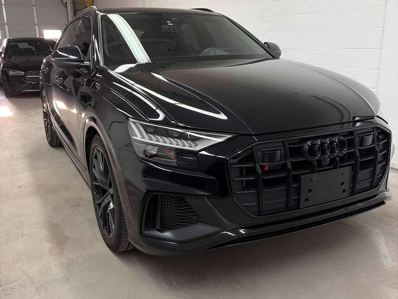 Audi SQ8 4.0 TFSI quattro | CARFAX | БЕЗ ИНЦИДЕНТИ, снимка 2 - Автомобили и джипове - 56321766