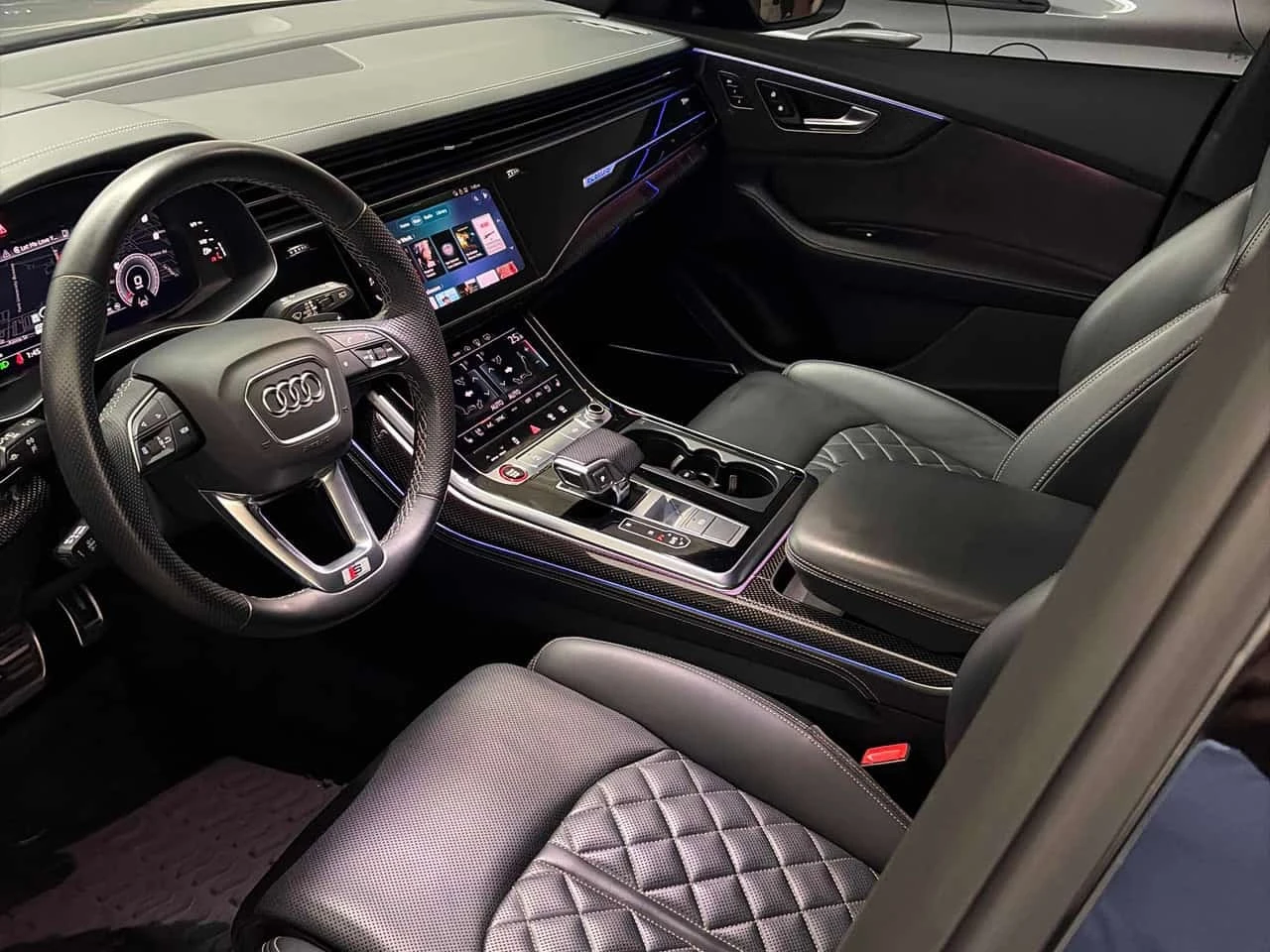 Audi SQ8 4.0 TFSI quattro | CARFAX | БЕЗ ИНЦИДЕНТИ, снимка 6 - Автомобили и джипове - 56321766