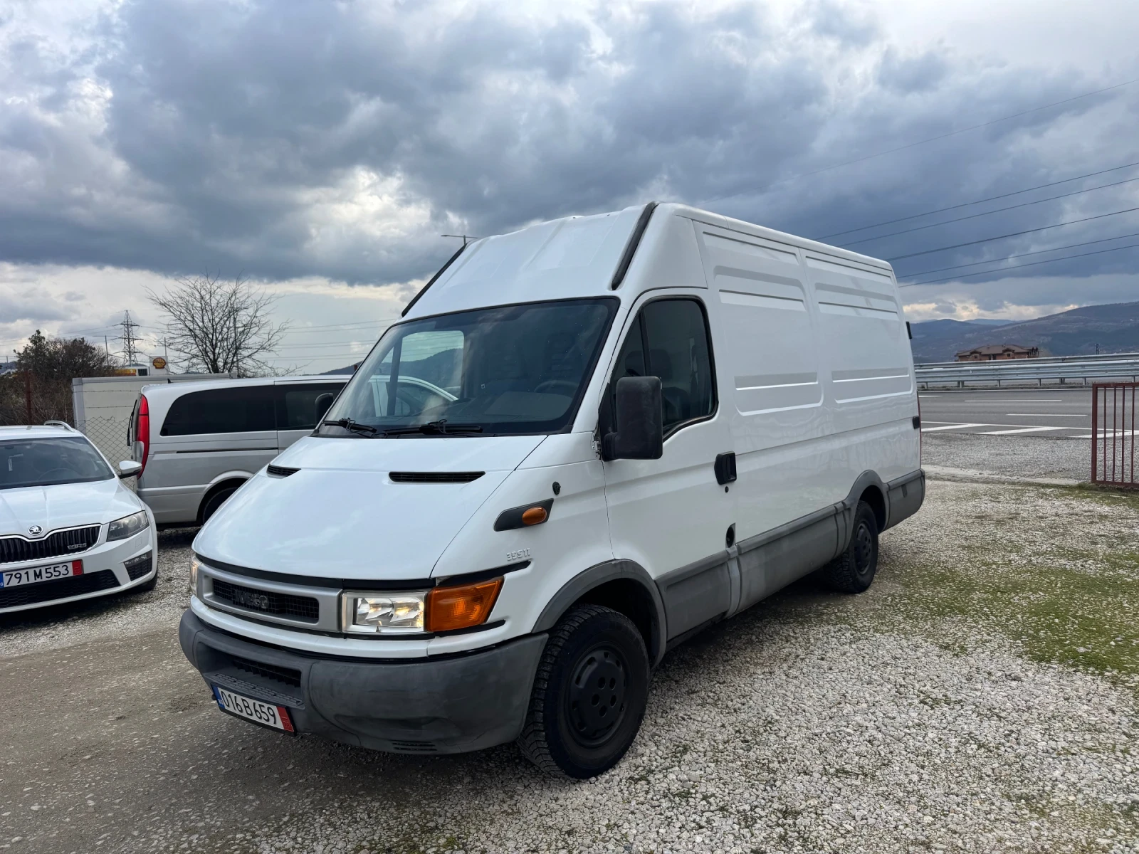 Iveco Daily 35S11 2.8TDI, снимка 3 - Бусове и автобуси - 53887372