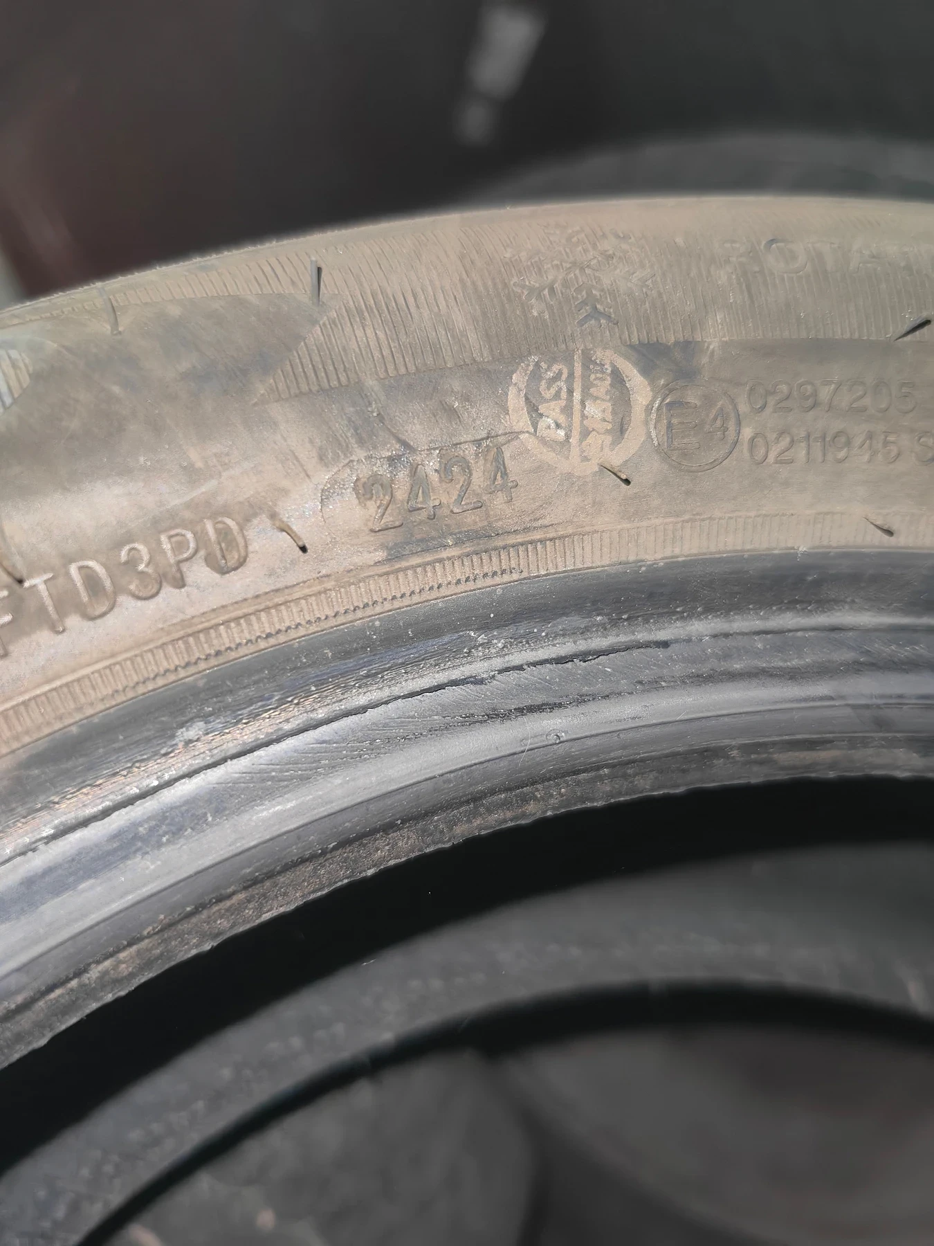Гуми Зимни 195/50R15, снимка 2 - Гуми и джанти - 56059911