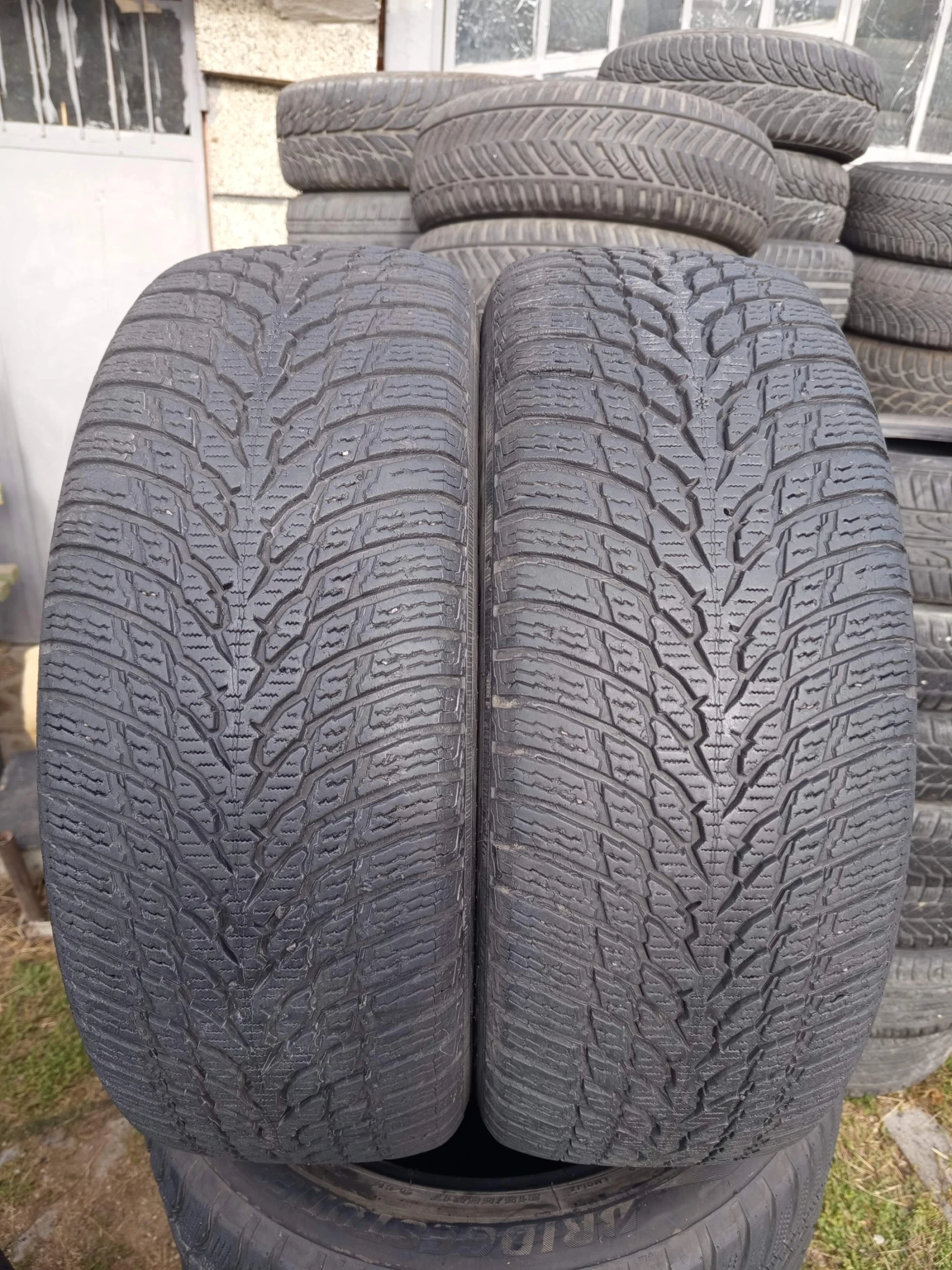 Гуми Зимни 215/60R17