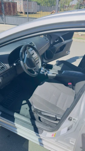 Toyota Avensis 2.0 i, снимка 3