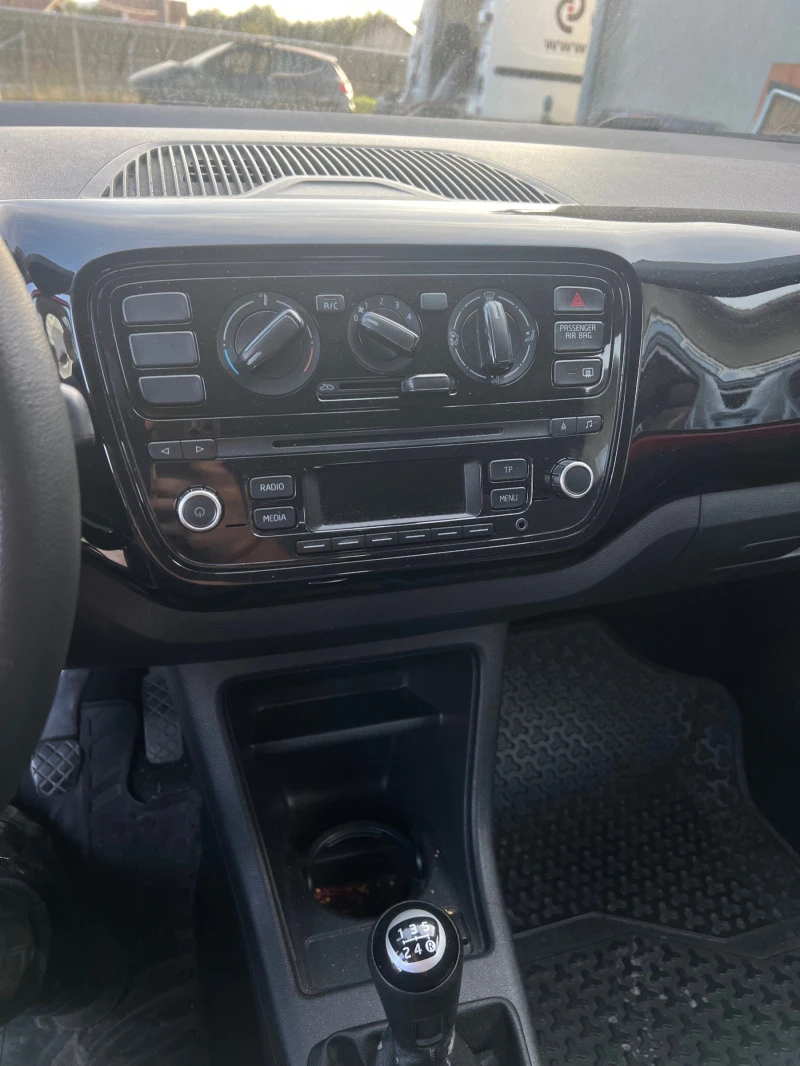 VW Up 1.0i, снимка 10 - Автомобили и джипове - 42498633