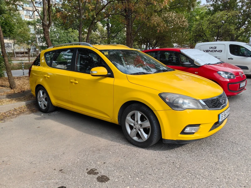 Kia Ceed, снимка 3 - Автомобили и джипове - 47095526