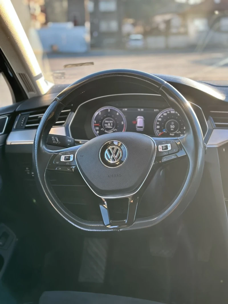 VW Passat, снимка 8 - Автомобили и джипове - 48825626