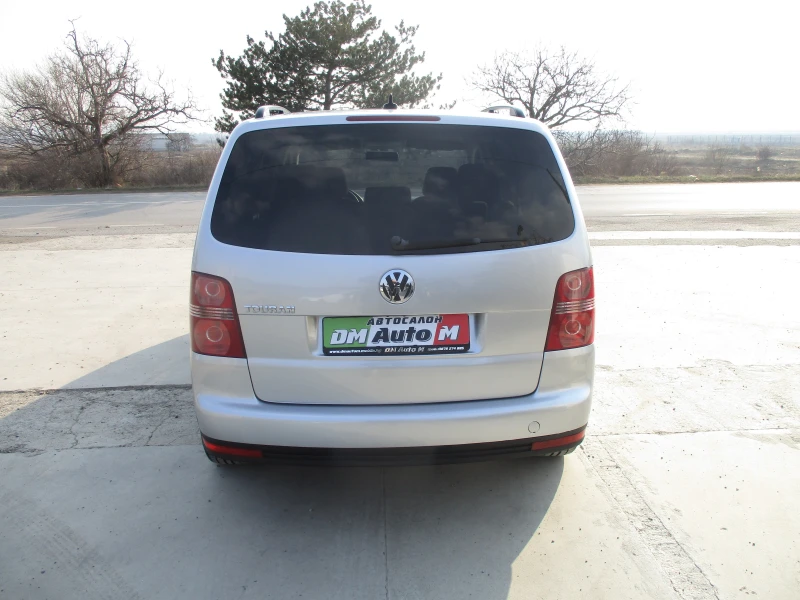 VW Touran 1.9 TDI/105PS/KATO НОВА/7 МЕСТА/, снимка 5 - Автомобили и джипове - 49272325