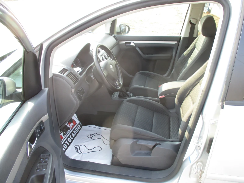 VW Touran 1.9 TDI/105PS/KATO НОВА/7 МЕСТА/, снимка 9 - Автомобили и джипове - 49272325