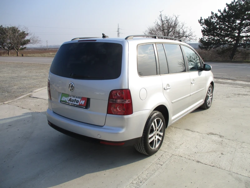 VW Touran 1.9 TDI/105PS/KATO НОВА/7 МЕСТА/, снимка 4 - Автомобили и джипове - 49272325