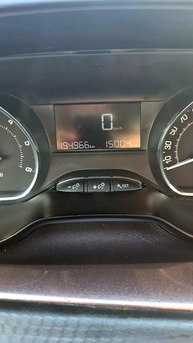 Peugeot 2008 1.6 Е HDI, снимка 10 - Автомобили и джипове - 54463349