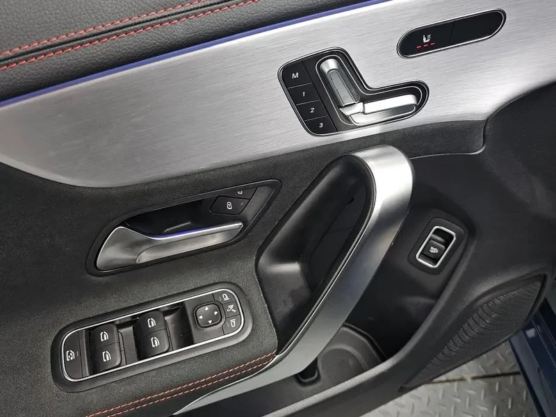 Mercedes-Benz CLA 250 4Matic, снимка 17 - Автомобили и джипове - 55037955