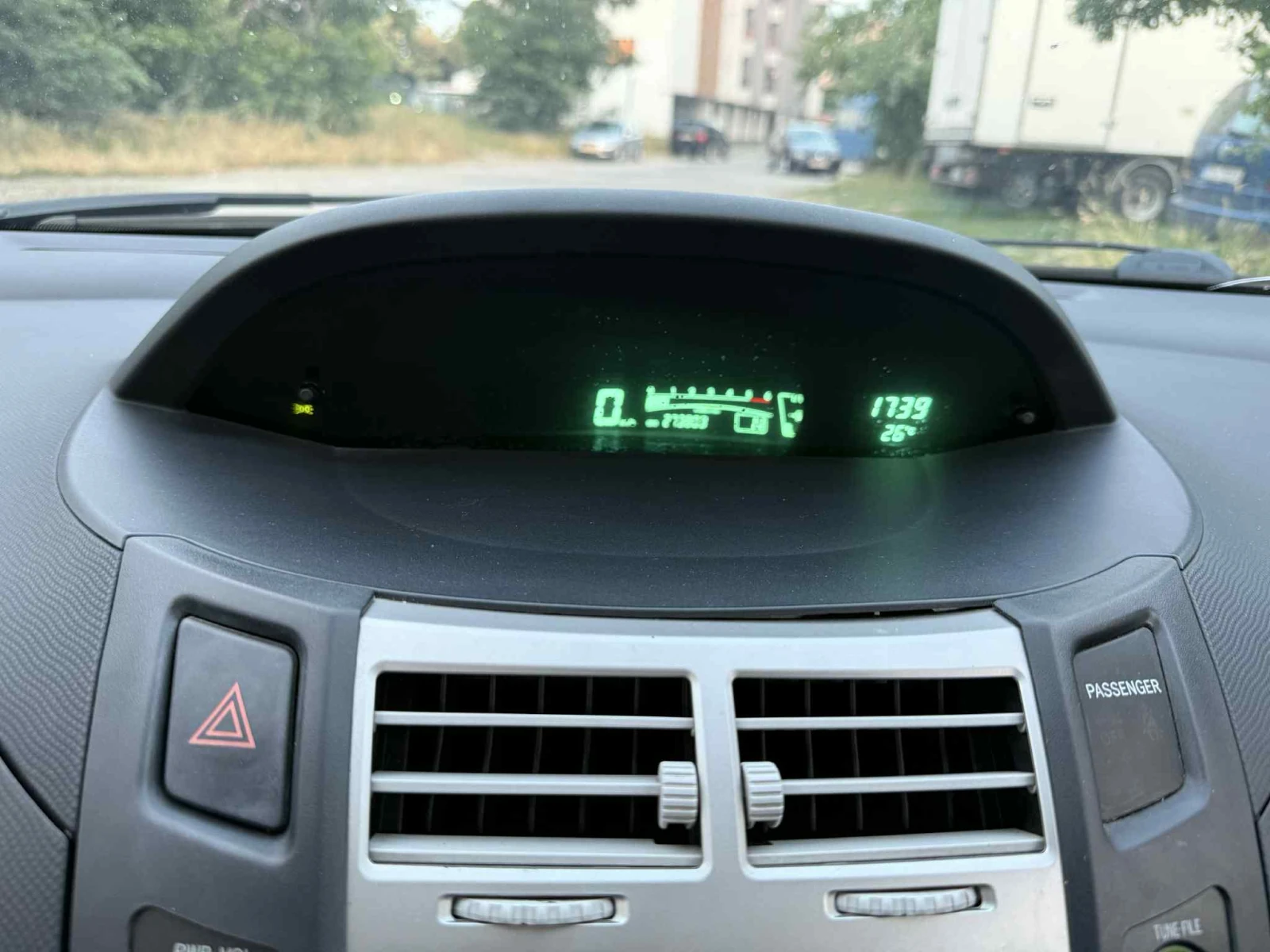 Toyota Yaris  - изображение 8