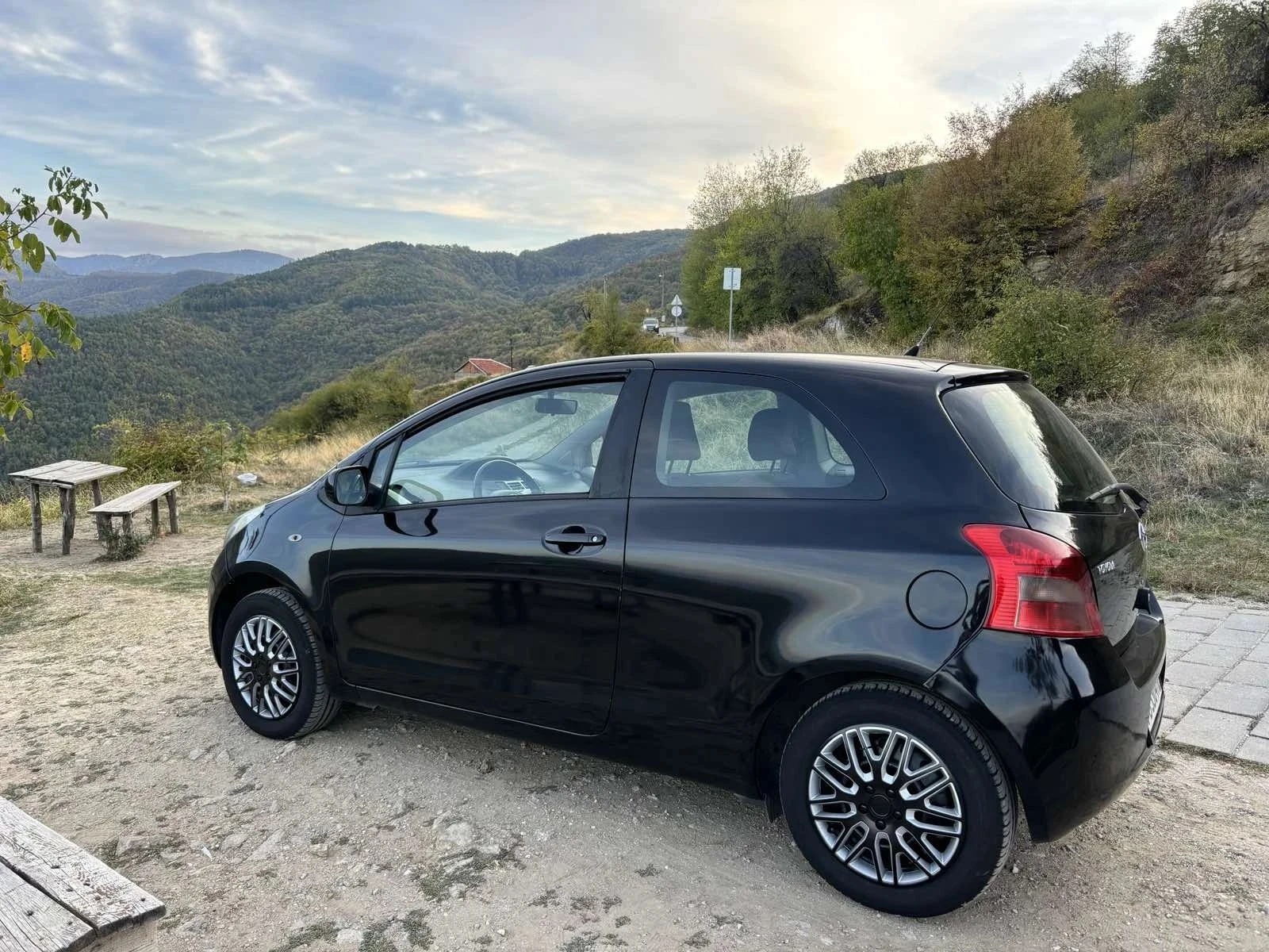 Toyota Yaris  - изображение 3
