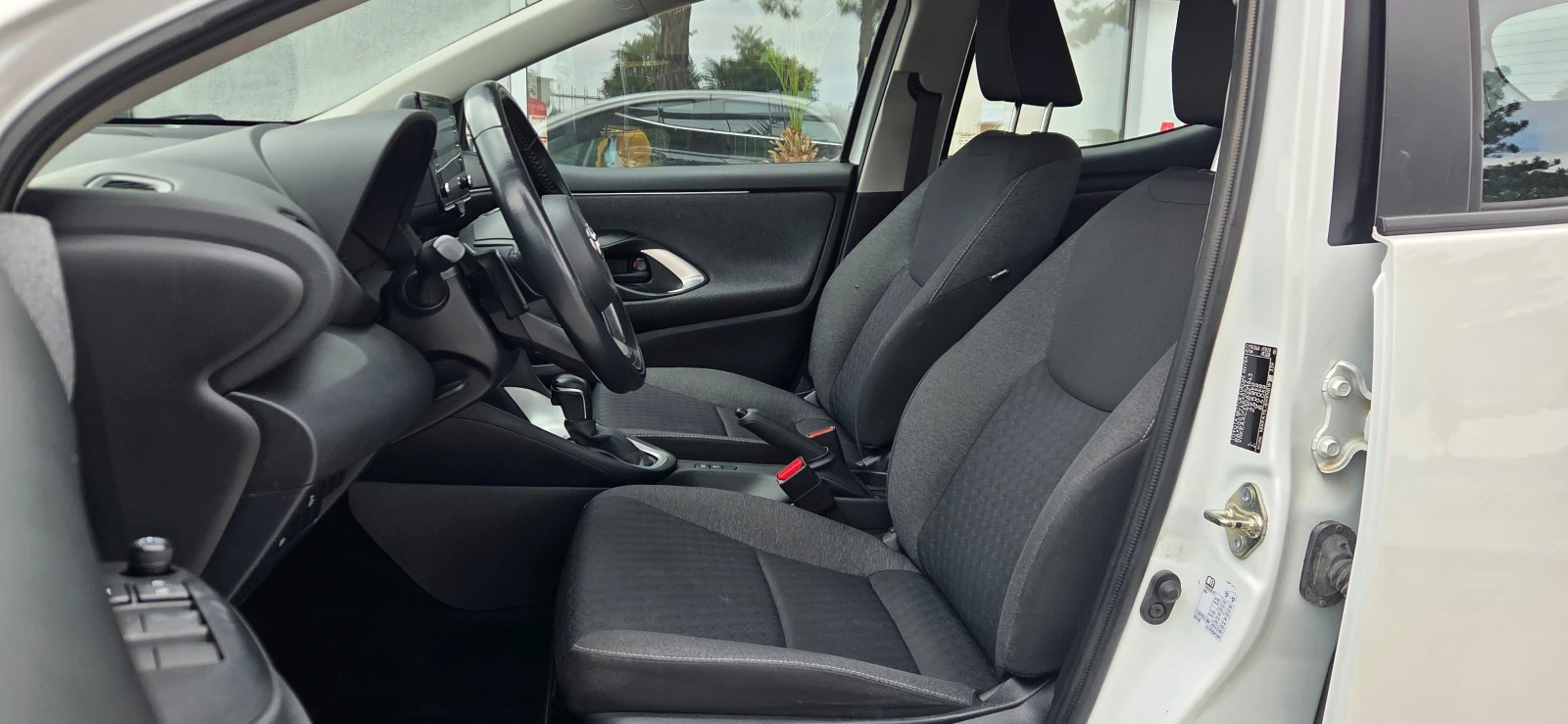 Toyota Yaris ГАРАНЦИЯ 06.2031г. АВТОМАТИК - изображение 8