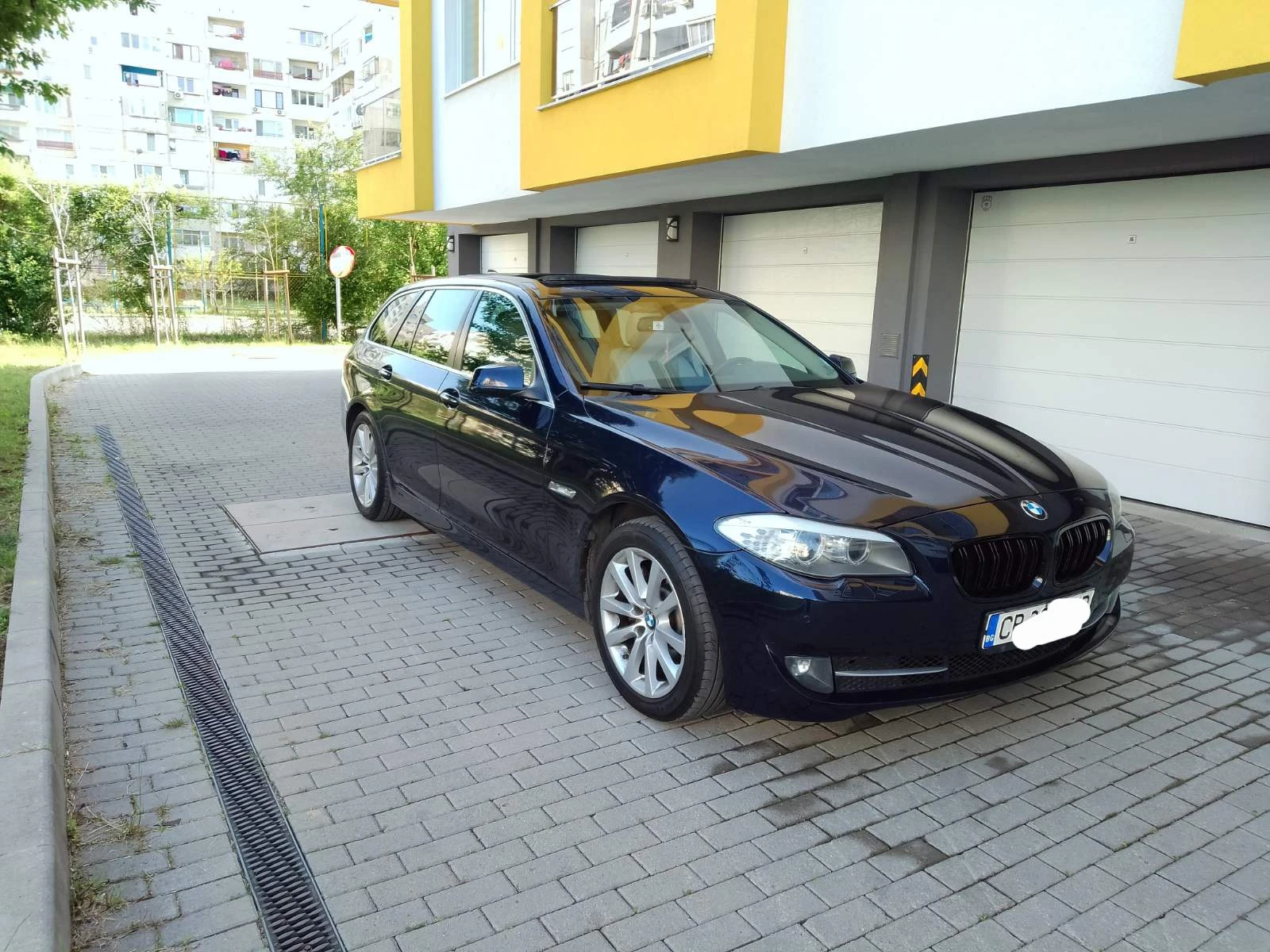 BMW 525 D Xdrive ПАНОРАМА, снимка 14 - Автомобили и джипове - 53778323