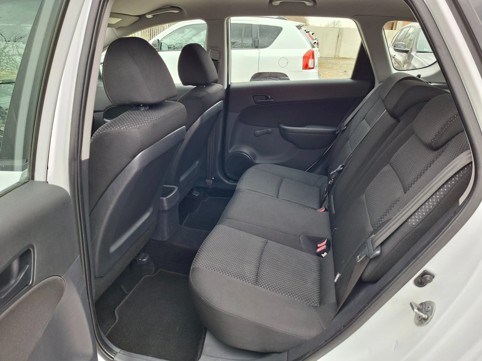 Hyundai I30 1.6/90KS, снимка 11 - Автомобили и джипове - 53945783