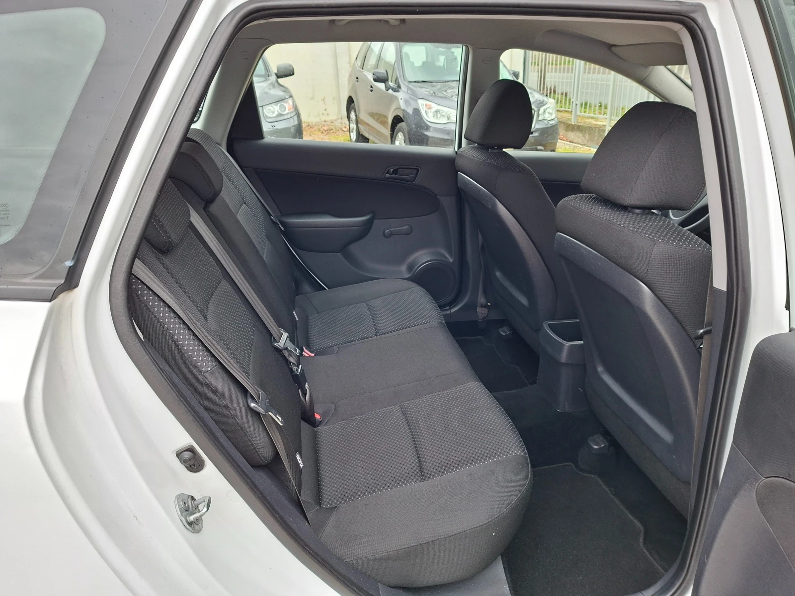 Hyundai I30 1.6/90KS, снимка 13 - Автомобили и джипове - 53945783