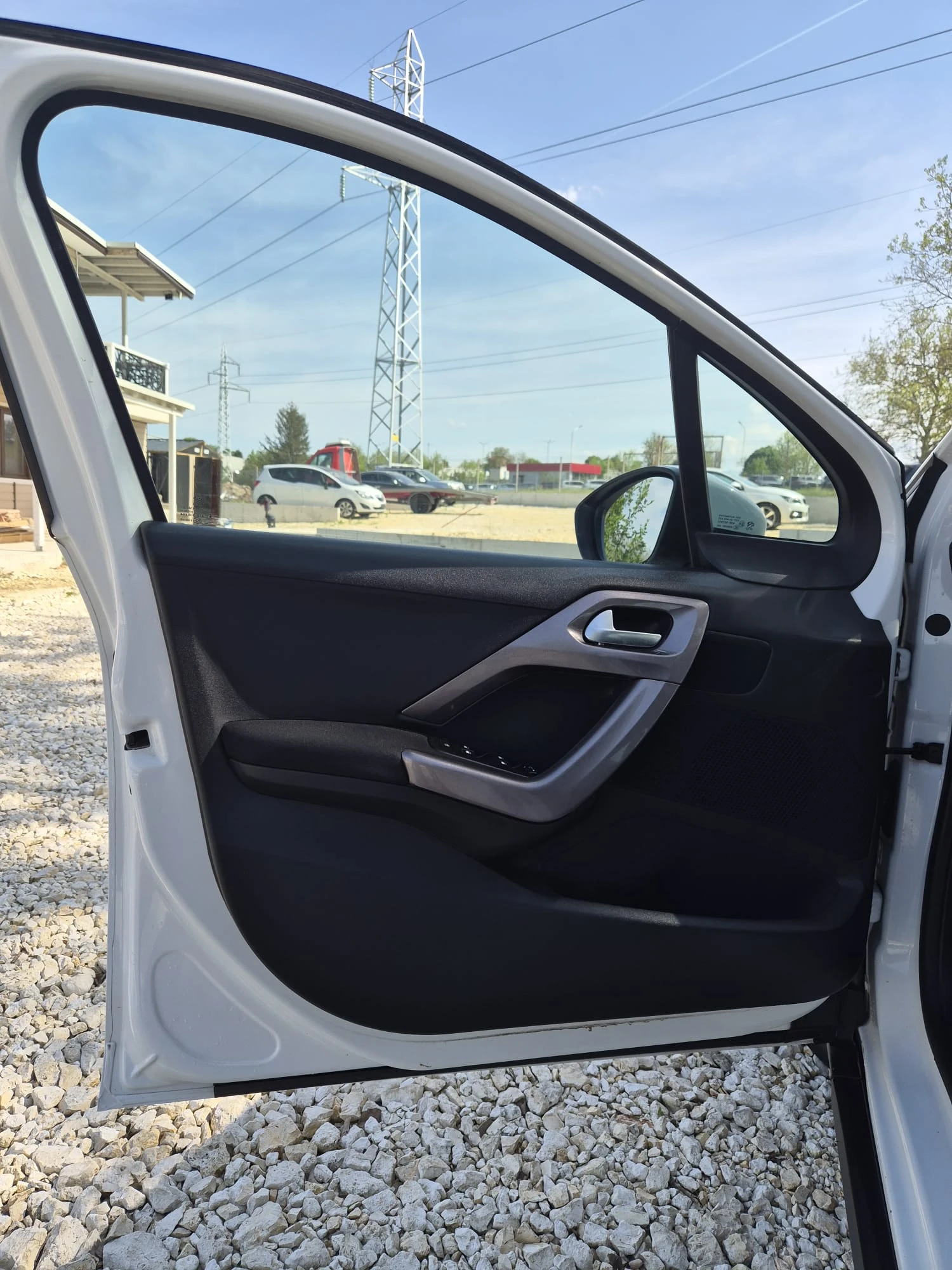Peugeot 2008 1.6 Е HDI, снимка 12 - Автомобили и джипове - 54463349