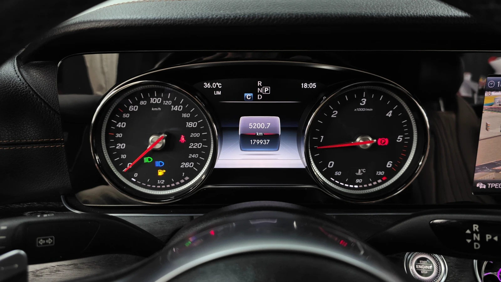Mercedes-Benz E 220, снимка 8 - Автомобили и джипове - 55291495