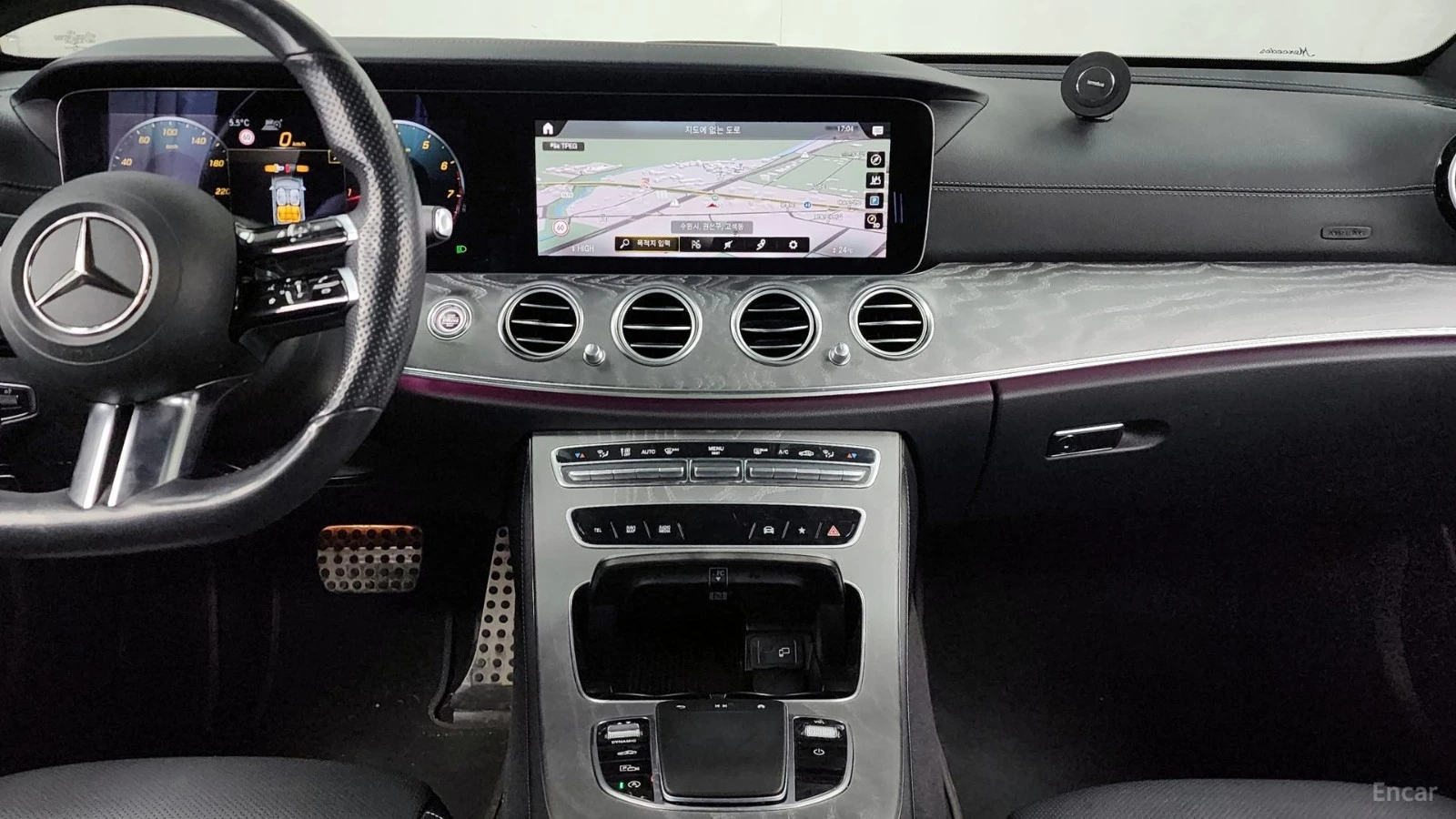 Mercedes-Benz E 350 4MATIC/AMG-LINE/DRIVE-ASSISTS/BURMESTER/SUNROOF, снимка 8 - Автомобили и джипове - 55625155