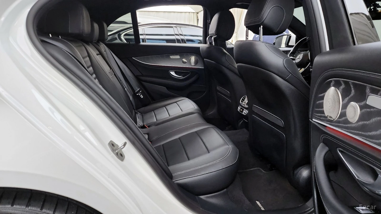 Mercedes-Benz E 350 4MATIC/AMG-LINE/DRIVE-ASSISTS/BURMESTER/SUNROOF, снимка 15 - Автомобили и джипове - 55625155