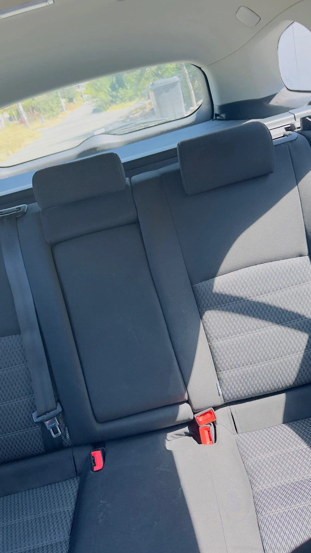 Toyota Avensis 2.0 i, снимка 4 - Автомобили и джипове - 55874076