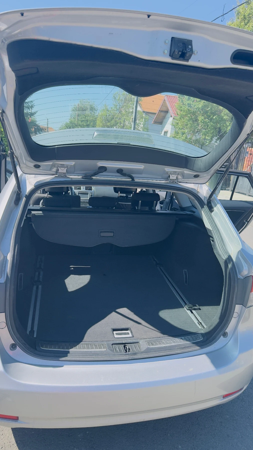 Toyota Avensis 2.0 i, снимка 10 - Автомобили и джипове - 55874076