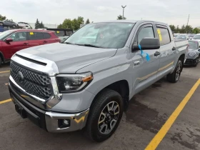 Toyota Tundra 5.7 V8 * CREWMAX SR5 * AWD * CARFAX * 