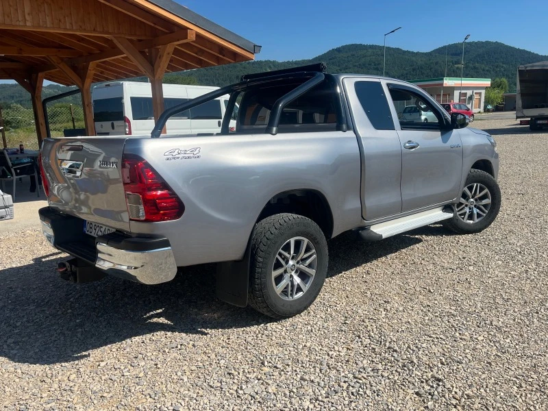 Toyota Hilux 2, 4 150кс, снимка 3 - Автомобили и джипове - 47042669